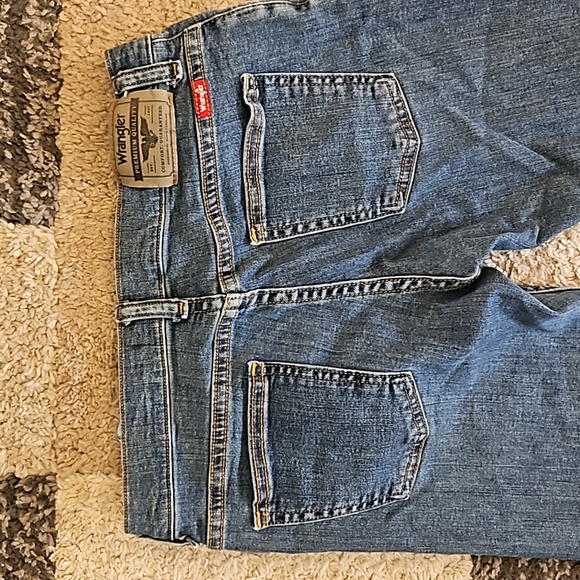 Wrangler Classic Straight Fit Jeans. Sz: 10H. Adj. waistband. Like NEW Condition - Picture 8 of 8